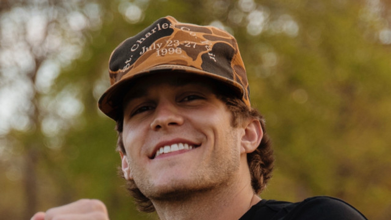Noah Hicks – Small Town Does Tour